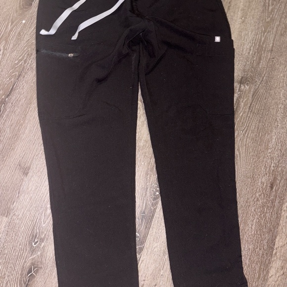 FIGs - Picture 2 of 4